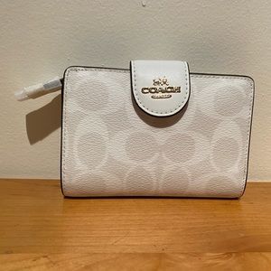 COACH Medium Corner Zip Wallet Signature Canvas & Leather Chalk/Glacier White